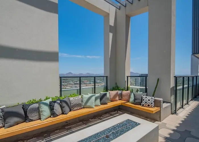 Apartment Detailed 2bd, Highrise Dt, Pool, Gym, Parking, Sleeps 5