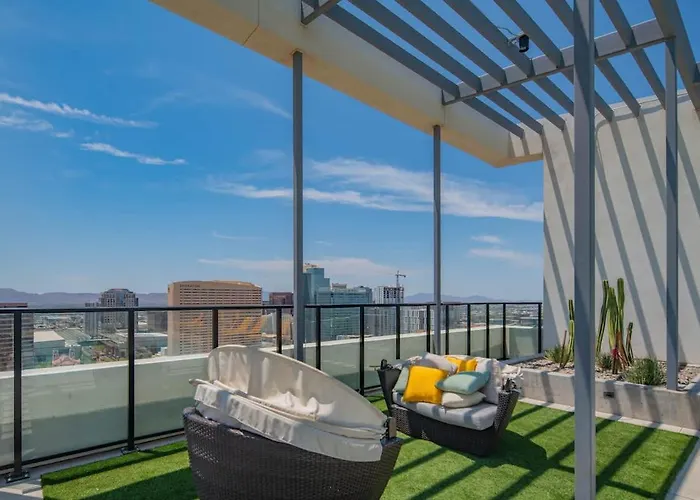 Detailed 2bd, Highrise Dt, Pool, Gym, Parking, Sleeps 5 Apartment Phoenix