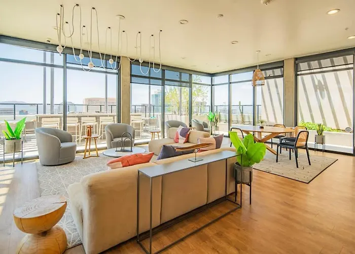 Detailed 2bd, Highrise Dt, Pool, Gym, Parking, Sleeps 5 Apartment *