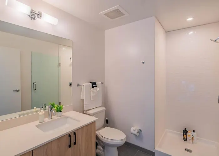 Apartment Detailed 2bd, Highrise Dt, Pool, Gym, Parking, Sleeps 5 Phoenix