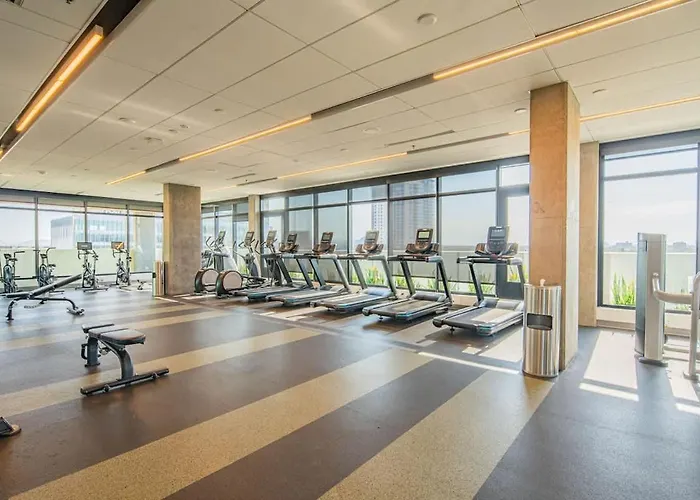 Detailed 2bd, Highrise Dt, Pool, Gym, Parking, Sleeps 5 Phoenix