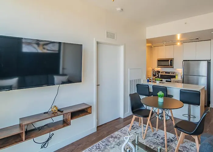 Detailed 2bd, Highrise Dt, Pool, Gym, Parking, Sleeps 5 * Phoenix