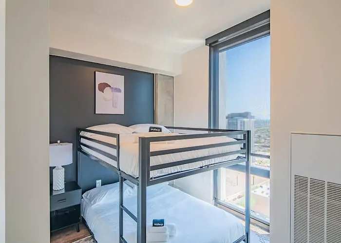 Apartment Detailed 2bd, Highrise Dt, Pool, Gym, Parking, Sleeps 5 Phoenix