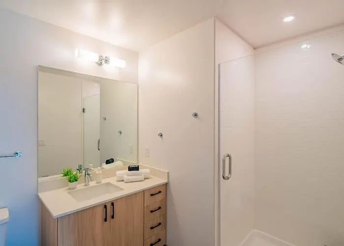 Detailed 2bd, Highrise Dt, Pool, Gym, Parking, Sleeps 5 Phoenix
