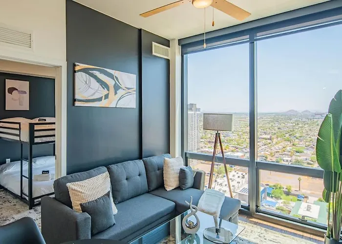 Detailed 2bd, Highrise Dt, Pool, Gym, Parking, Sleeps 5 Apartment