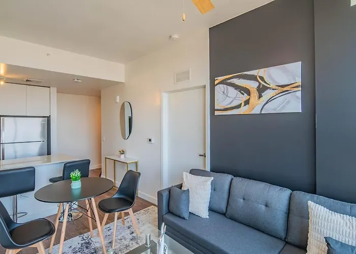 Apartment Detailed 2bd, Highrise Dt, Pool, Gym, Parking, Sleeps 5