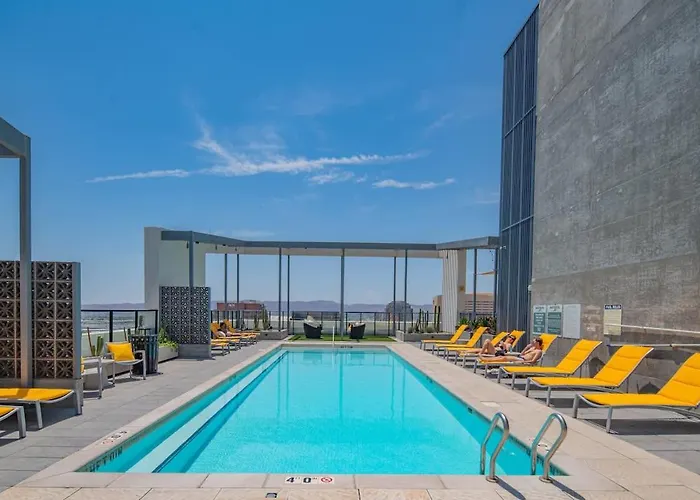Detailed 2bd, Highrise Dt, Pool, Gym, Parking, Sleeps 5 Phoenix